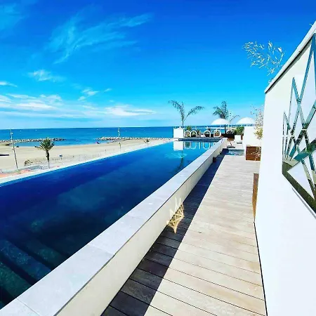 Le Majestic Residence: Seaside Luxury With Rooftop Pool Apartment *