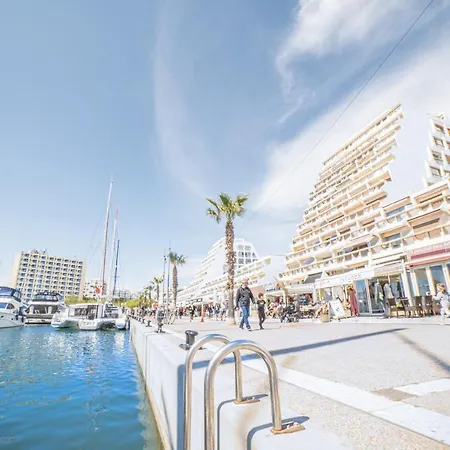 Le Majestic Residence: Seaside Luxury With Rooftop Pool Apartment