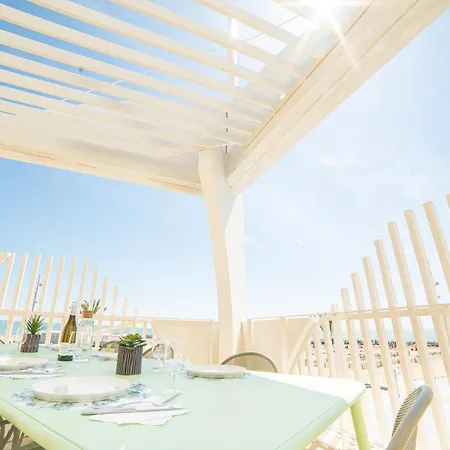 Le Majestic Residence: Seaside Luxury With Rooftop Pool Apartment