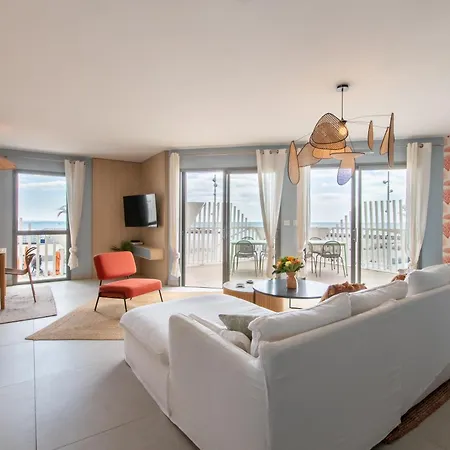 Le Majestic Residence: Seaside Luxury With Rooftop Pool Apartment