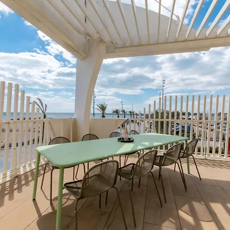 Le Majestic Residence: Seaside Luxury With Rooftop Pool *